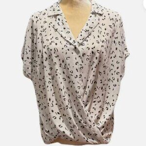 ALL IN FAVOR Patterned Drape Front Blouse Short Sleeves | Wrap Blouse Size L